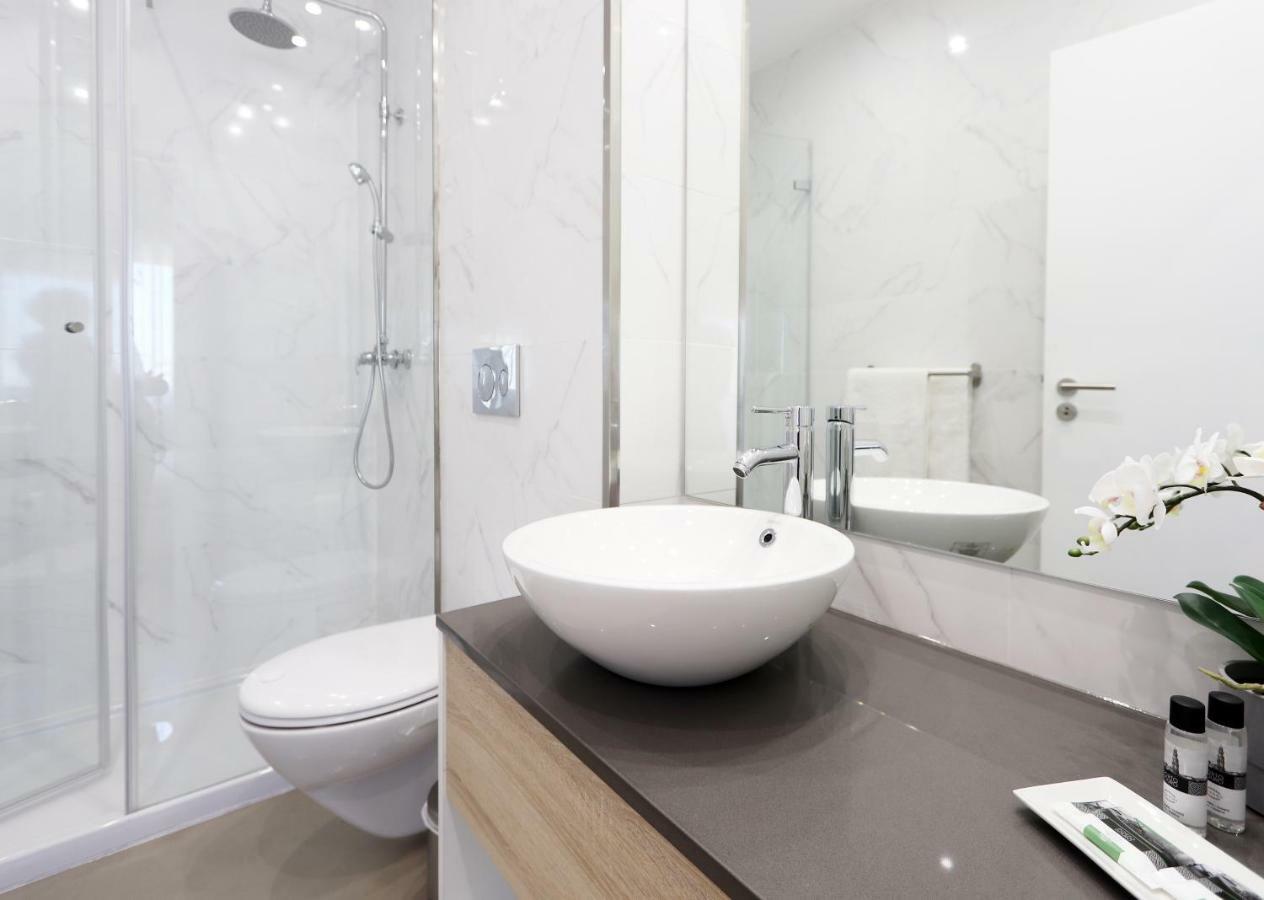 Hm - Living Batalha Square 1 Apartment Порто Екстериор снимка
