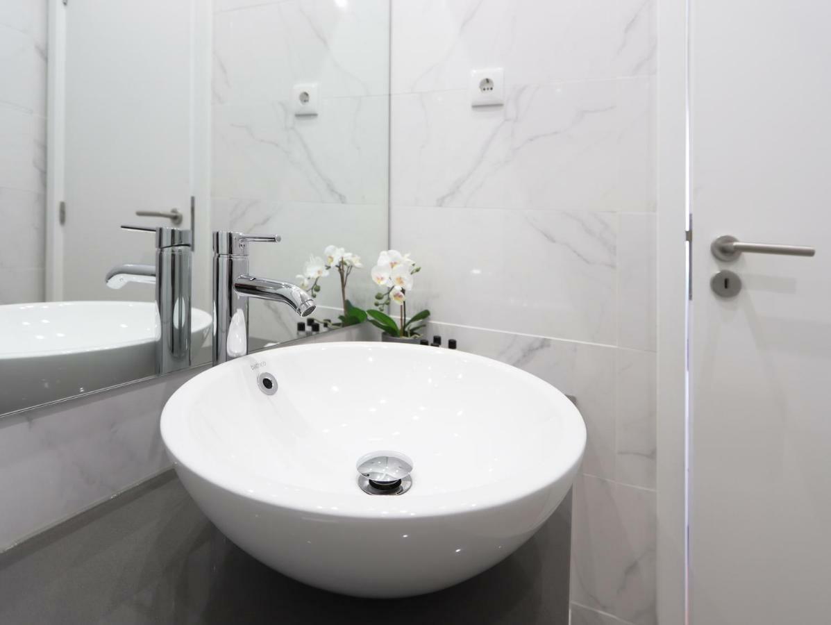 Hm - Living Batalha Square 1 Apartment Порто Екстериор снимка